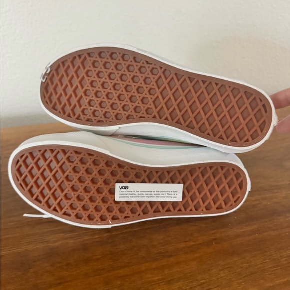 Vans - Picture 2 of 4